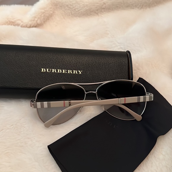 Burberry Aviator sunglasses - Picture 2 of 4